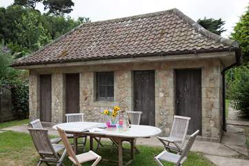 If the weather is glorious, why not dine al fesco?