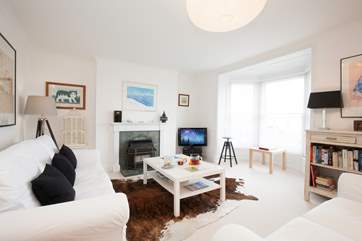 The gorgeous and spacious lounge with ample seating and marvellous sea views.