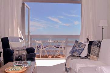 The sitting-room has a balcony with fabulous sea views.