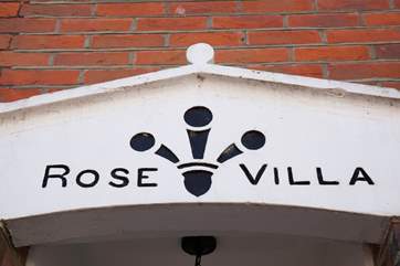 Rose Villa is a three bedroom house just a few minute walk from the popular water side town of Yarmouth