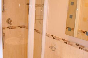 Master en-suite shower room