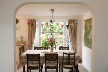 Pretty arch into dining area
