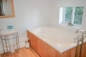 Ensuite bathroom with jacuzzi bath