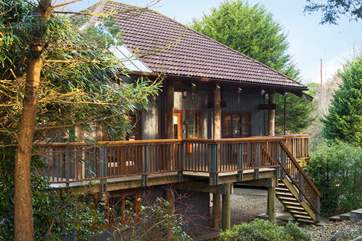 Welcome to The Pole House, this unique house was designed by an award-winning Cornish architect.