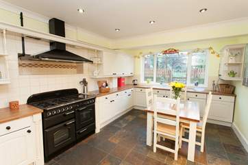 Kitchen with dining area for 4 people