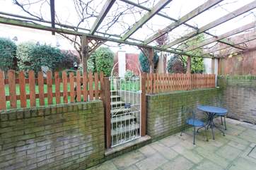 Courtyard area with bistro table