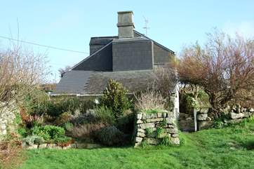 The access across the garden to Nanquidno Vean.
