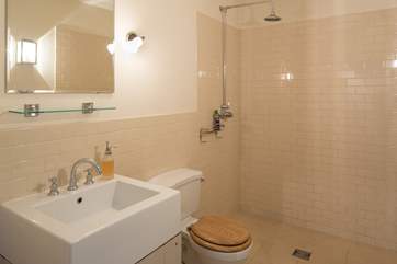 Large and roomy en suite to Bedroom 1.