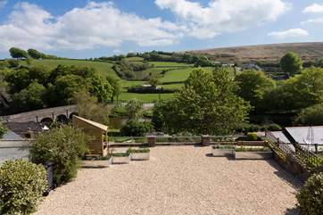 There is plenty of private parking at the front, with the little no-through lane between this gravelled area and the cottage.