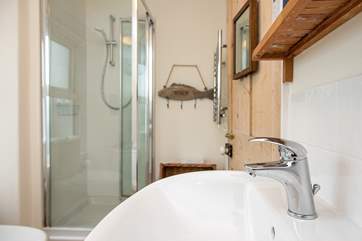 The bathroom also has a separate shower.