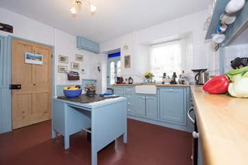 The well-equipped kitchen.
