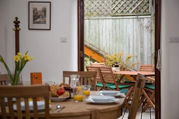 Whether you choose to sit on the patio, or stay indoors in the kitchen, this lovely open plan effect ensures that the whole party can continue to enjoy each other's company.