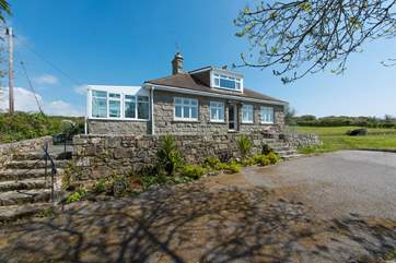 Ros an Dinas is a spacious detached house with a long driveway and ample gardens to explore, close to Lamorna Cove.