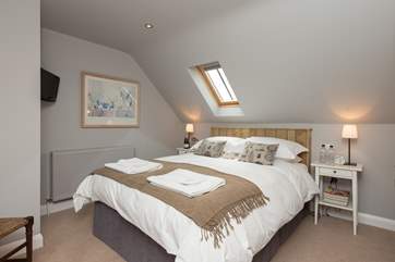 The super-comfy king sized bed bed has lovely linens for that touch of luxury