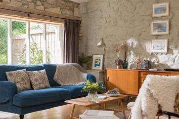 The living space is a relaxing and comfortable space.