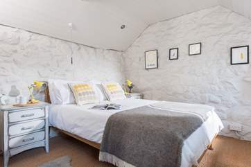 Luxurious bed linens and a comfortable bed.