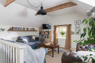 Watch a movie, read a book, play a game or have an afternoon nap, with three sofas there is room to relax in every way.