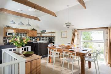Stylish living for up to six guests so ideal for a family or friends.