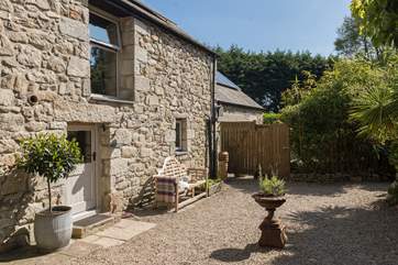 The courtyard is flooded with sun in the afternoons as is the rear garden in the morning, so you can always find a shady spot.