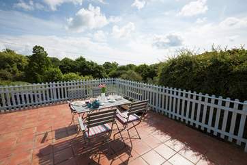 How can you say no to al fresco dining on a lovely warm day with a setting like this?