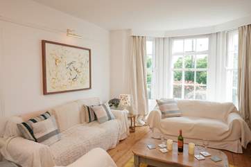 Decorated in calm and neutral colours, the sitting/dining-room is a lovely retreat to put your feet up and enjoy the sea views