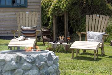 Sun lounger, book, wine, nibbles - perfect!