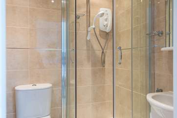 The en suite shower-room.