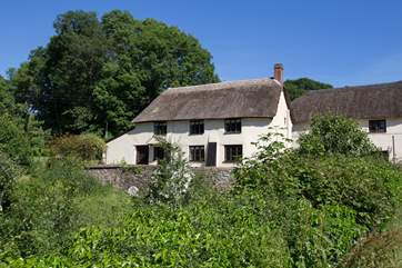 Appletree Cottage is a beautiful traditional cottage with all the character and charm you could want alongside a fully renovated interior.