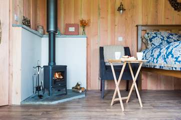 The wood-burner ensures year-round cosiness.