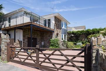 Pond House is fully enclosed, making this a perfect place for children.