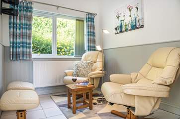 The snug is the ideal place for those who want some quiet time.
