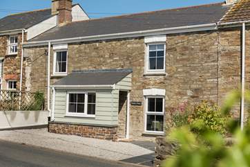 Paddy's Place is a lovely Victorian cottage on the edge of St Agnes, just a 15 minute walk from the village centre.