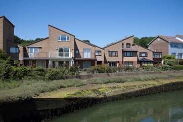 5 Yar Quay is a stunning three storey house by the River Yar in St Helens