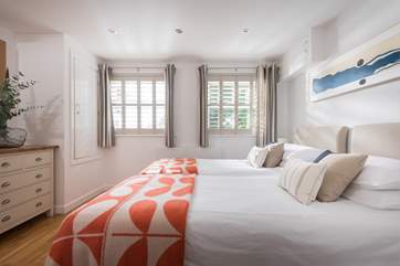 Bedroom 2 can be set up as either a double (with super-king 6' double bed) or as a twin room (with 3' single beds).
