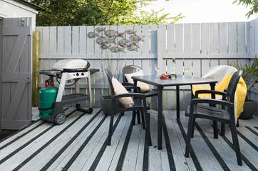 The sheltered patio terrace, ideal for a barbecue.