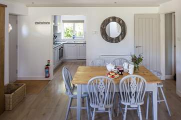 Lovely dining-area. Perfect for dining together whilst sharing the highlights from your day's adventures, whilst planning tomorrows.