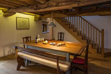 Large dining-room. Banqueting at this splendid table will be a real treat.