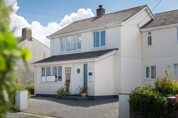 Aggie Blue is a lovely, light-filled detached contemporary house.