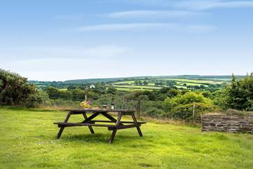 Coombe Cottage has its own private enclosed garden with fabulous views over the open countryside.