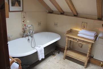 The family bathroom on the first floor. What a beautiful bath.