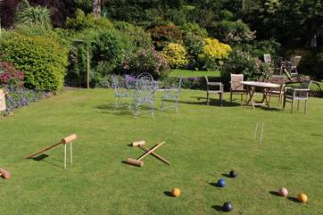 Perhaps a game of croquet on this beautiful lawn is more appealing. Please request the equipment from the on-site team.