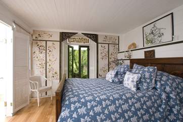 Doesn’t that bed look inviting?
