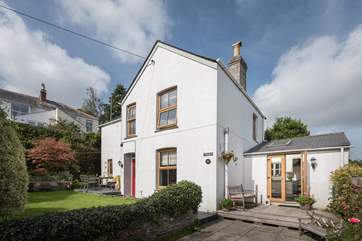 Astrantia Cottage is a three bedroom Victorian cottage.