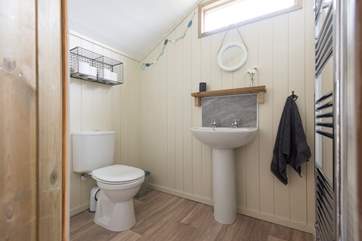 In addition to the shower-room with WC, there is a cloakroom too!