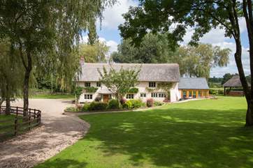 Middle Weaver Farm is a stunning detached longhouse, set in the middle of its own extensive grounds.