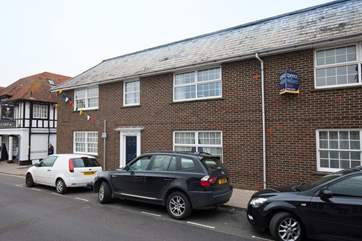 A perfect location in Yarmouth centre, a short walk from great dining, shops and the busy harbour - and all with its own parking!