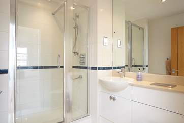 The en suite shower-room.