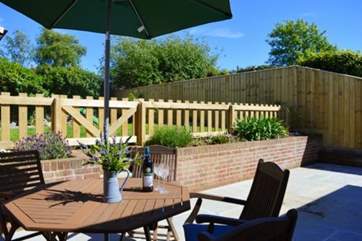 Dine al fresco in the gorgeous Island sunshine.