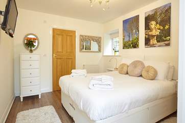 The master bedroom can become twin beds, if requested.