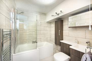 The stylish bathroom.